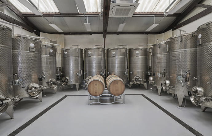 La brasserie Wakaze Saké est installée dans un entrepôt de 450 m2 à Fresnes.