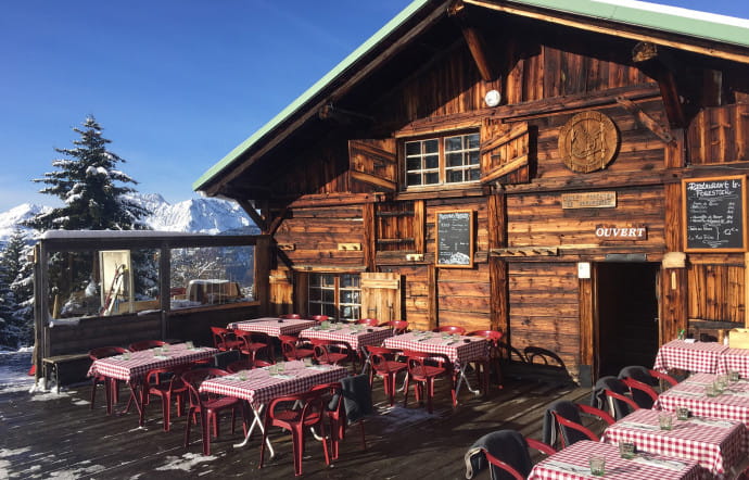 Domaine skiable de Rochebrune, piste du Forestier. Tél. +33 (0)4 50 96 13 94. www.floconsdesel.com