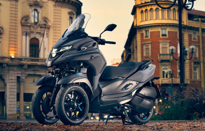 test-yamaha-tricity-300-2021-scooter-1-56
