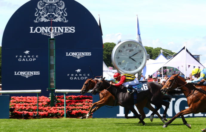 Depuis 2011, la manufacture est sponsor du Prix de Diane, qui se court à Chantilly.