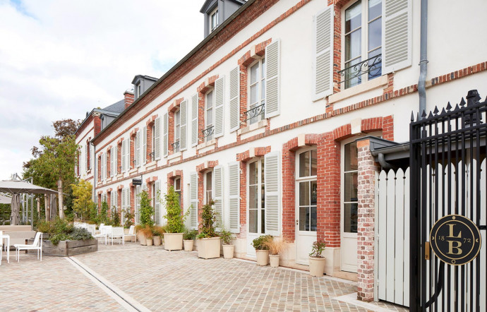 25 bis, avenue de Champagne, Epernay. Tél. +33 (0)3 26 56 40 70. www.le25bis.com