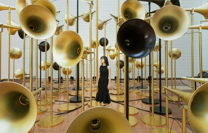 L’installation Crowd Cloud (2021) par SUZUKI Yuri et HOSOI Miyu.