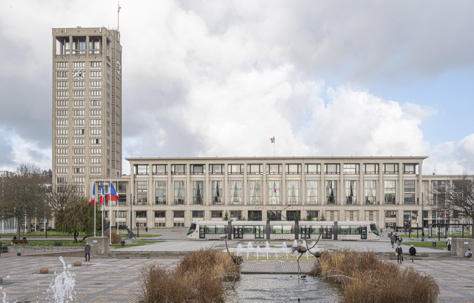 Le centre-ville du Havre est l’oeuvre de l’architecte Auguste Perret, à l’instar du majestueux hôtel de ville.