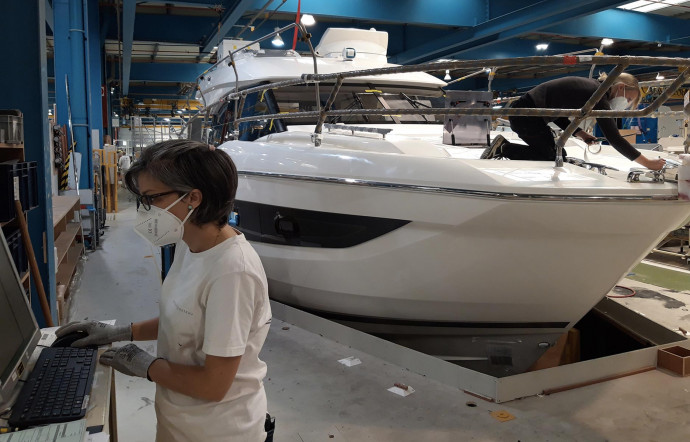 Poids lourd du nautisme international avec 12 marques de bateaux à voile et à moteur, le groupe Beneteau pèse près de 1,15 md € de chiffre d’affaires. Leader mondial du segment des vedettes inboard de 40 à 50 pieds, la marque Prestige lance la gamme X-Line, créée dans l’esprit des superyachts, avec son tout premier modèle ultraspacieux X70.