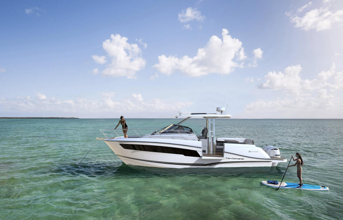 Le groupe Beneteau est présent sur quasiment tous les segments de la plaisance. Il occupe le second rang mondial du bateau à moteur, incluant les gammes Cap Camarat de Jeanneau (photo) et Swift Trawler de Beneteau.