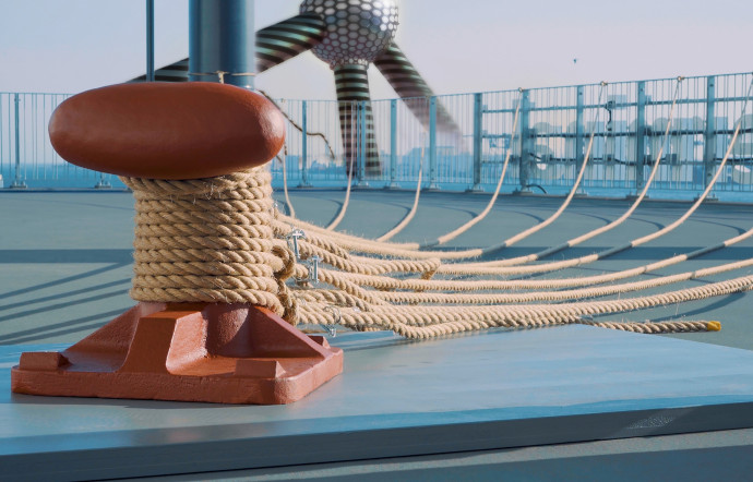 L’installation Midway Stone de FUJIKURA Asako au Tokyo International Cruise Terminal.