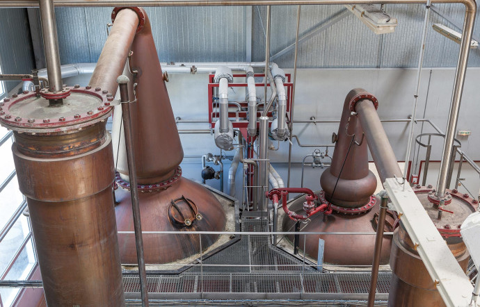 Le Whisky Armorik est brassé, fermenté, distillé, vieilli et embouteillé à la distillerie Warenghem, située à Lannion. elle possède aujourd’hui deux alambics, pour une distillation en deux temps.