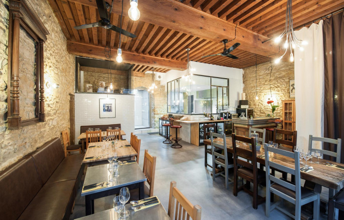 • Substrat : 7, rue Pailleron, Lyon 4e. Tél. +33 (0)4 78 29 14 93. www.substrat-restaurant.com • SO6, La Saucissonnerie : 8, rue Pailleron, Lyon 4e. Tél. +33 (0)4 78 29 66 50. www.so6lasaucissonnerie.com