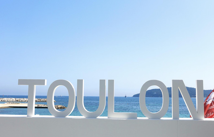 Sur son flanc sud, Toulon ouvre sur la plus grande rade d’Europe.
