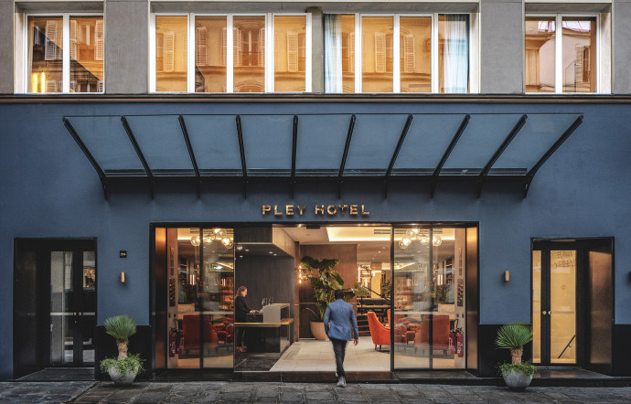 hotel pley paris radio bedroom - The Good Life