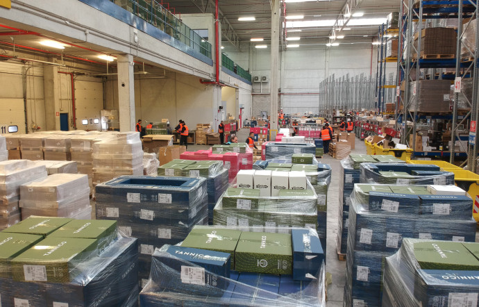 L’entrepôt de Tannico, près de Milan, emploie de 30 à 60 personnes et accueille 300 000 bouteilles sur 6 000 M².