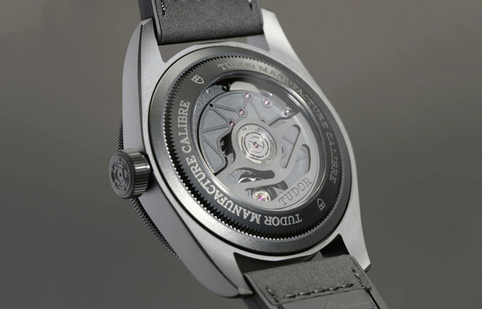 montre-tudor-black-bay-ceramic-lultime-tool-watch-plongeuse-montre-plongee-insert-06