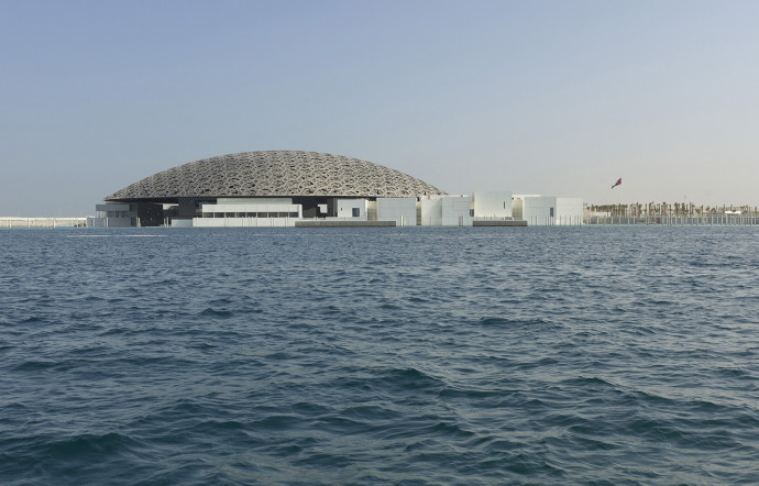Le Louvre Abu Dhabi a été construit dans l’île de Saadiyat, dans la capitale de l’émirat.