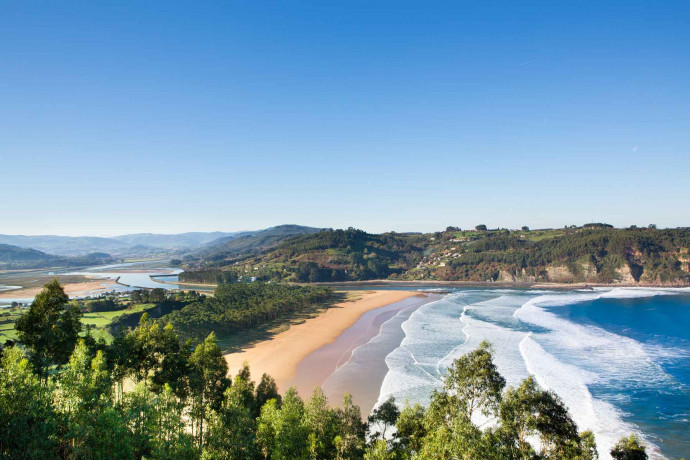 Les Asturies sont aussi réputées pour les sports nautiques grâce aux plages sauvages qui bordent le littoral.