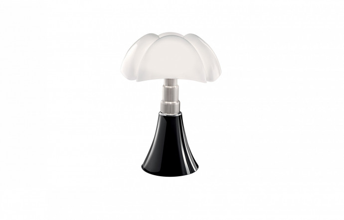 Martinelli Luce sur madeindesign.com, 1 210 €. – Les classiques du design italien