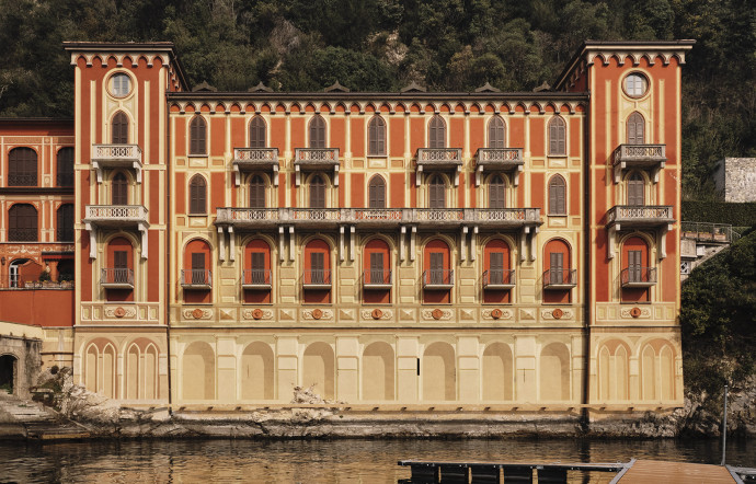 Construite au bord du lac de Côme, la Villa d’Este est un palais Renaissance du XVIe siècle, devenu un palace en 1873.