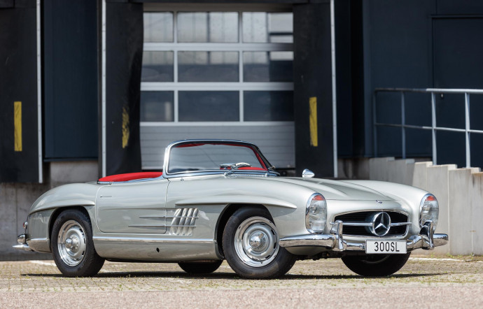 Mercedes-Benz 300 SL Roadster, 1957, estimée entre 1 100 000 et 1 400 000 €.
