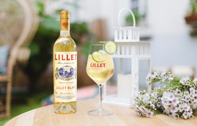 Lillet, un apéritif à base de vin, de liqueurs de fruits macérés et de quinquina.