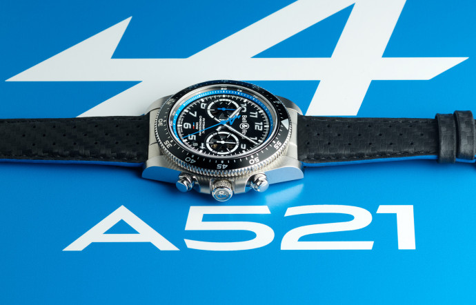 Montre BR V3-94 A521, Bell & Ross x Alpine, 3 990 € (4 300 € avec bracelet acier).