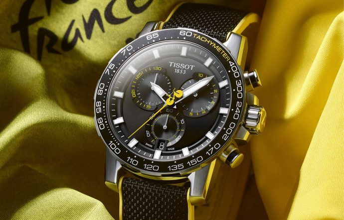 En 2020, la Tissot Supersport Chrono Tour de France a arboré les couleurs du maillot jaune (405 €).