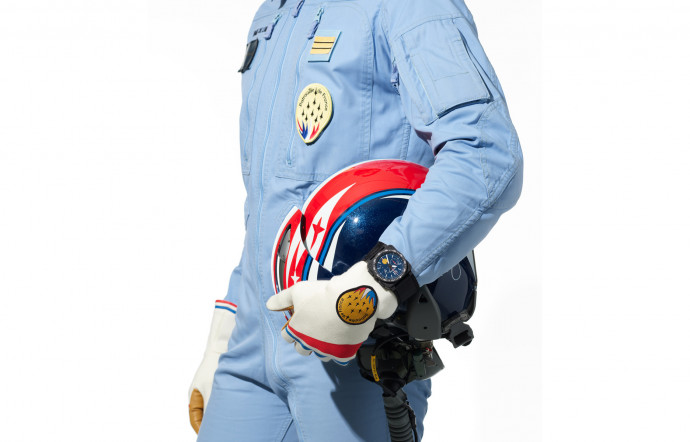 Bell & Ross BR 03-94 Patrouille de France, 42 mm, chronographe, mouvement mécanique à remontage automatique, étanchéité 100 mètres, édition limitée à 500 exemplaires. www.bellross.com
