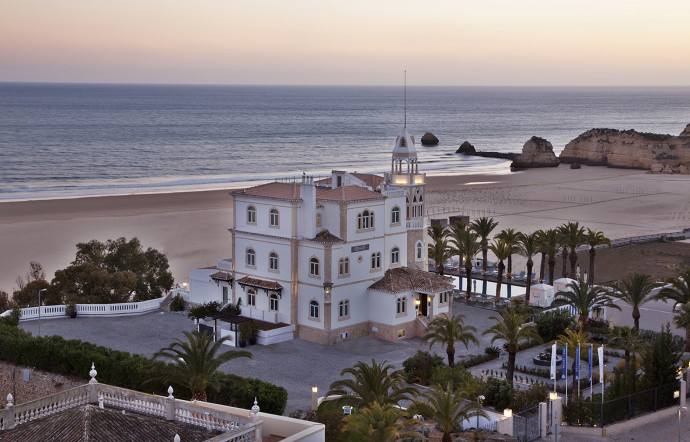Aujourd’hui, Phoenix gère plusieurs hôtels de tout premier ordre dans le monde, dont le Bela Vista Hotel and Spa, à Portimao, au Portugal.