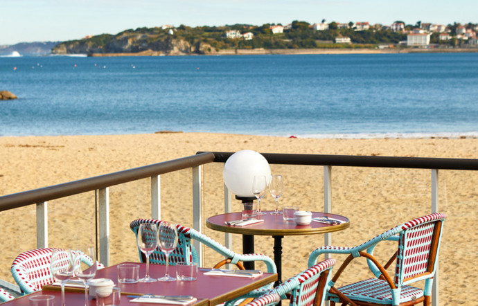 Plage de Socoa, 2, allée André-Hiriart. Tél. (0)5 59 47 43 79. restaurantalaia.com