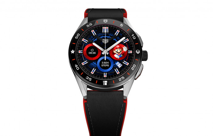 Bracelet en cuir noir sur caoutchouc rouge avec système de changement rapide. Bracelet supplémentaire en caoutchouc perforé rouge à boucle déployante gravée du logo Super Mario.