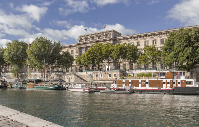 Le bâtiment parisien de la Monnaie de Paris trône au bord de la Seine depuis le XVIIIe siècle.