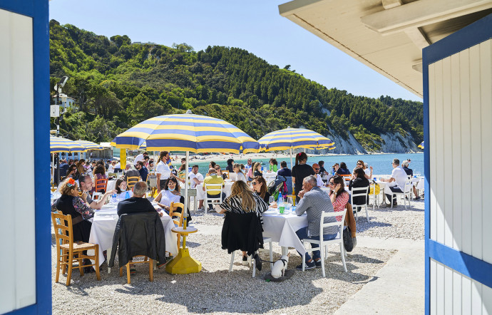 Portonovo, spot idéal pour lézarder au soleil, faire quelques brasses et éventuellement combler son appétit, au Marcello.