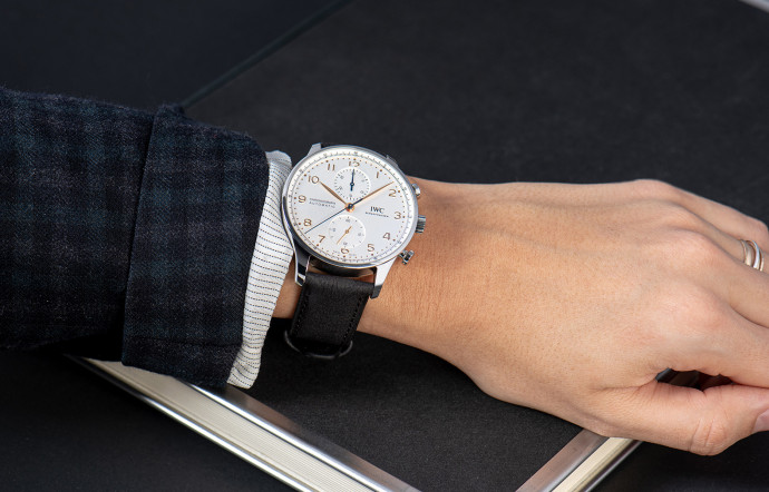 IWC innove en proposant des bracelets en TimberTex, un matériau à base de papier composé à 80 % de matières végétales naturelles.