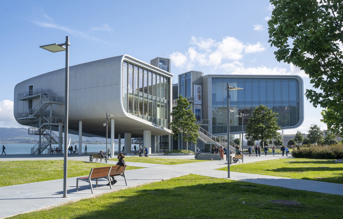 Le Centro Botín, conçu par l’architecte Renzo Piano, abrite le musée d’art contemporain.