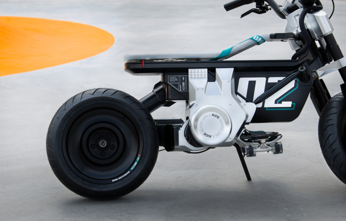 Le Concept CE 02 de BMW Motorrad cible en priorité les jeunes de la génération Z.