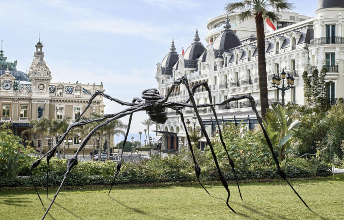 L’une des célèbres Araignées, signées Louise Bourgeois, dans les jardins de la nouvelle galerie Hauser & Wirth Monaco.
