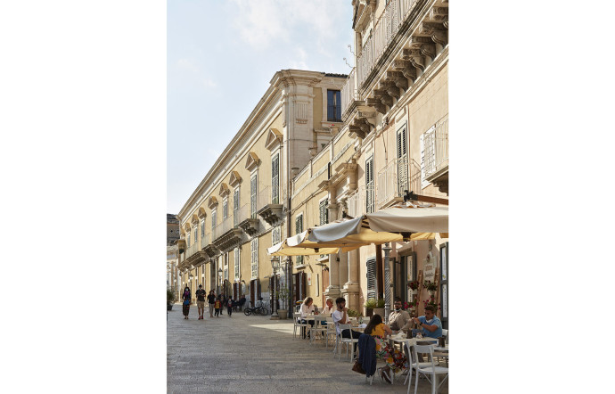 Noto, Modica et Ragusa Ibla (photo), la ville basse de Raguse, sont trois joyaux baroques de la Sicile. Détruites par le puissant séisme de 1693, les trois villes ont été reconstruites dans le flamboyant style baroque sicilien.