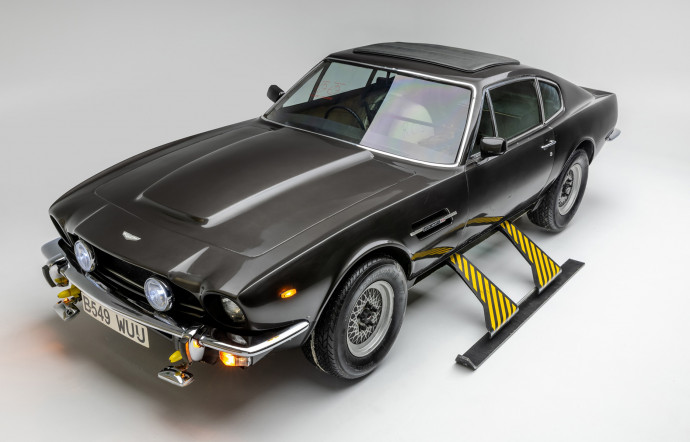 Aston Martin V8, Tuer n’est pas jouer.