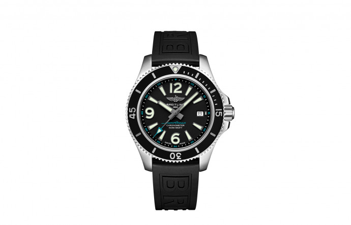 Breitling Superocean Automatic 42 Premiers de Cordée. Boîtier en acier de 42 mm, calibre manufacture automatique, guichet date à 3 heures, lunette unidirectionnelle. Etanchéité à 500 m, bracelet caoutchouc. Limitée à 250 exemplaires, 3 800 €.