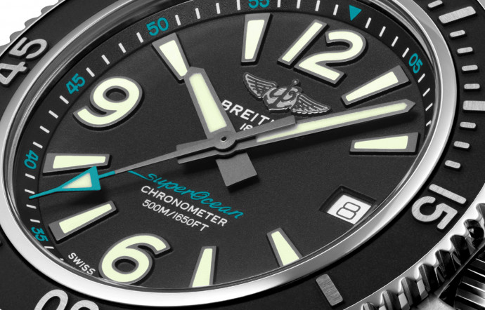 Breitling Superocean Automatic 42 Premiers de Cordée. Boîtier en acier de 42 mm, calibre manufacture automatique, guichet date à 3 heures, lunette unidirectionnelle. Etanchéité à 500 m, bracelet caoutchouc. Limitée à 250 exemplaires, 3 800 €.