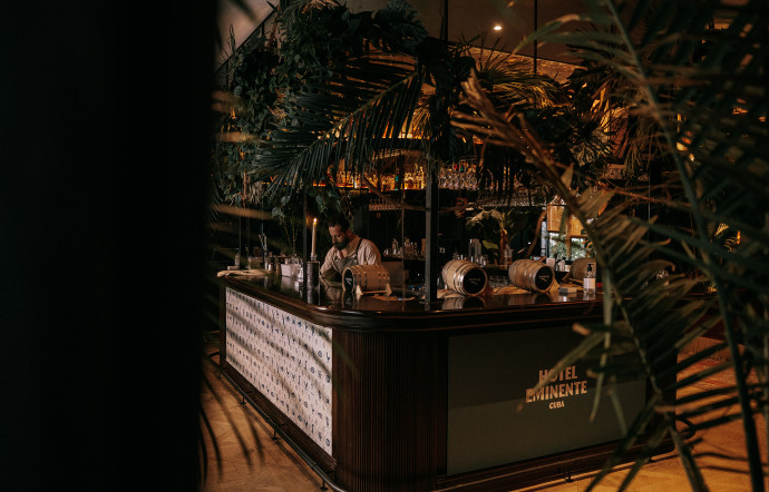 Le sublime bar de l’hôtel Eminente.