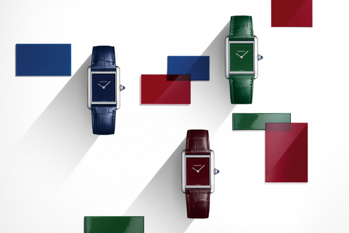 Tank Must monochrome (2021), grand modèle, mouvement à quartz, boîtier en acier, existe en vert, bleu et lie-de-vin, 2 800 €.