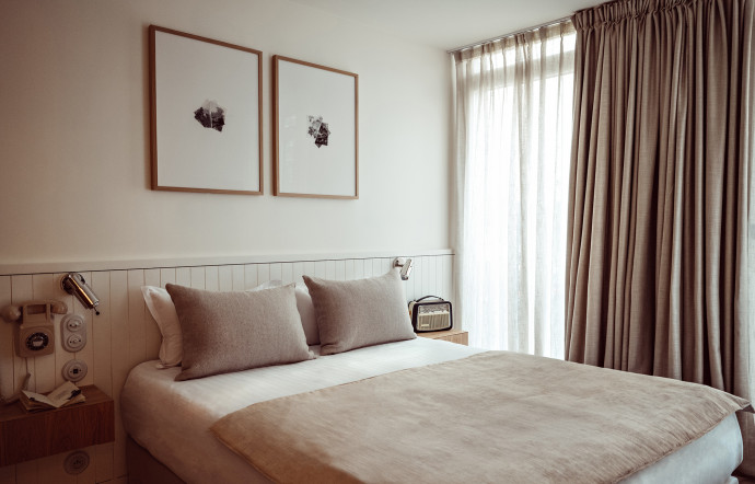 Du premier au quatrième étage, le colorama des chambres s’adapte à la lumière qu’elles reçoivent.