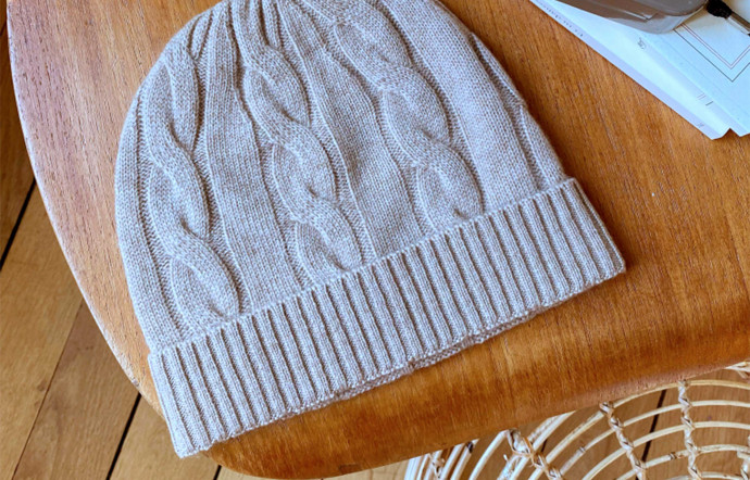 Le bonnet Dugui unisexe est disponible en plusieurs coloris