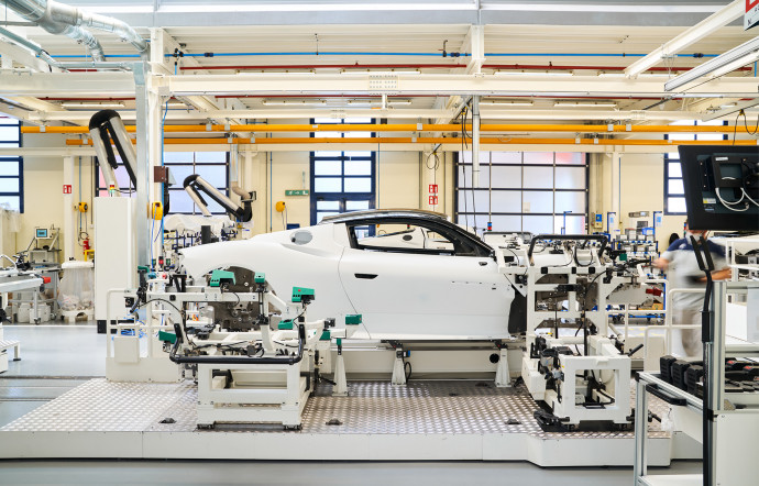 Les 45 000 m2 de l’usine sont dédiés à la production de la MC20.