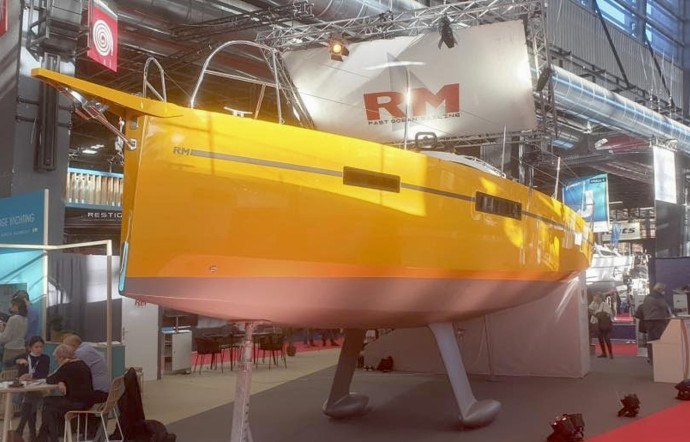 Reconnaissable à son look si particulier, le RM1070 + est une version améliorée du 1070 sortit en 2015. L’intérieur à été réinventé par le designer Franck Darnet. RM 1070 +, chantier RM Yachts, à partir de 227 880 €.
