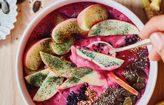 Recette : LE PINK SMOOTHIE BOWL DE LA MUERTE par Angèle Ferreux-Maeght