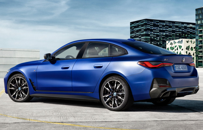 La ligne fastback de la BMW i4 ne devrait pas dépayser les amateurs. Elle est quasi-similaire à celle de la Série 4 Gran Coupé thermique.