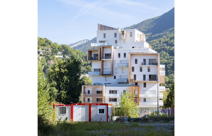 Totem de l’écocité du futur : le démonstrateur ABC, premier concept de bâtiment autonome en France, sur la presqu’île de Grenoble.