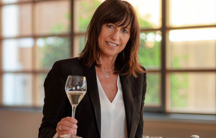 Elvira Bortolomiol promeut les proseccos haut de gamme de la région de Conegliano Valdobbiadene.