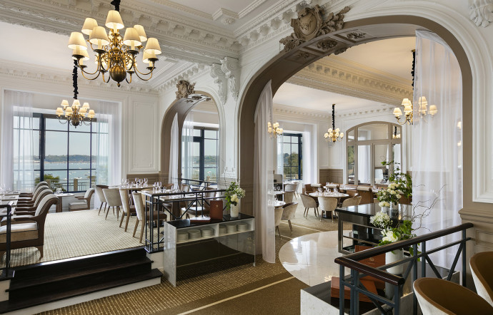 Hôtel Barrière Le Grand Hôtel Dinard. 46, avenue George-V, Dinard. legrandhoteldinard.com