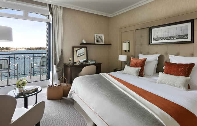 Hôtel Barrière Le Grand Hôtel Dinard. 46, avenue George-V, Dinard. legrandhoteldinard.com